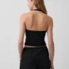 Nauwgebreide halter crop-top