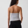 Nauwgebreide halter crop-top
