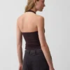 Nauwgebreide halter crop-top