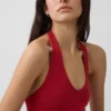 Nauwgebreide halter crop-top