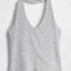 Nauwgebreide halter crop-top