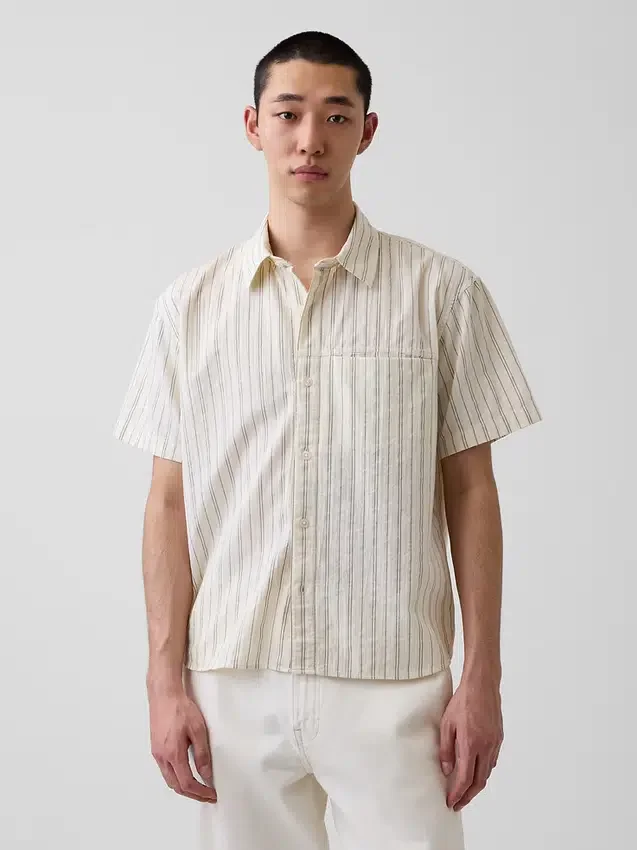 Overhemd met seersuckerstrepen en een relaxte, afgeronde zoom