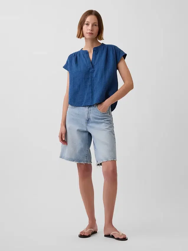 Oversized denimtop van katoenen gaas met gespleten hals