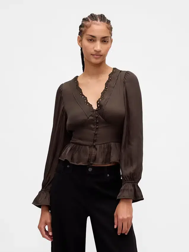 Peplumtop met V-hals en oogjes