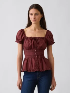 Peplumtop met vierkante hals en kanten rand