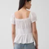 Peplumtop met vierkante hals en kanten rand