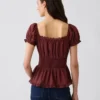 Peplumtop met vierkante hals en kanten rand