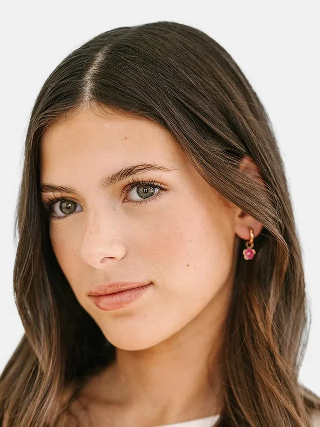 Pierced Co felroze bloem-bedeltje voor huggie-oorbellen