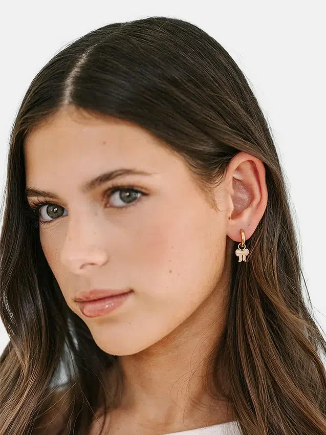 Pierced Co roze strikbedeltje voor huggie-oorbellen