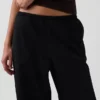 Popeline broek met middelhoge taille, relaxte pasvorm en wijde pijpen