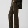 Rechte, taps toelopende jeans met middelhoge taille