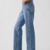 Rechte, taps toelopende jeans met middelhoge taille
