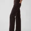 Rechte, taps toelopende jeans met middelhoge taille