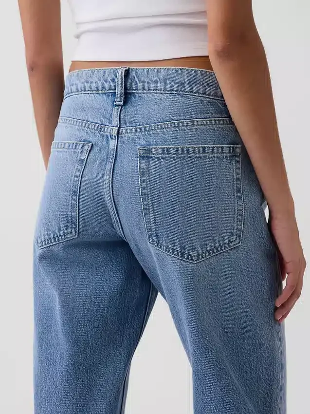 Rechte, taps toelopende jeans met middelhoge taille
