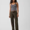 Rechte, taps toelopende jeans met middelhoge taille