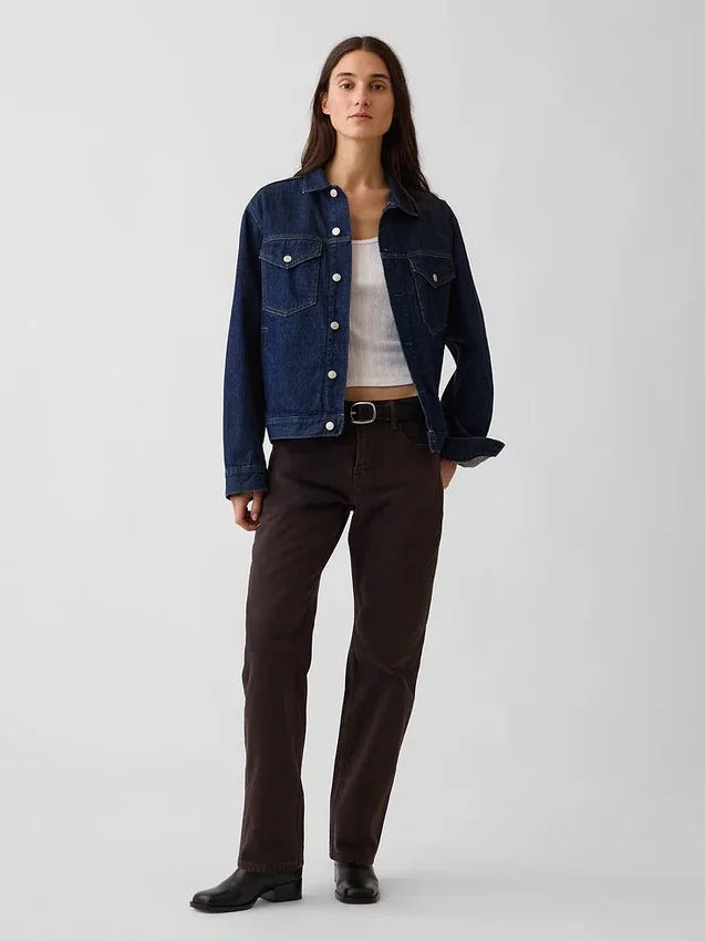 Rechte, taps toelopende jeans met middelhoge taille