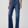 Relaxte rechte Jeans met middelhoge taille en gespleten zoom