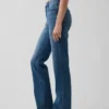 Relaxte rechte Jeans met middelhoge taille en gespleten zoom