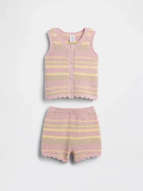 Set met gehaakt gestreept vestje voor baby’s