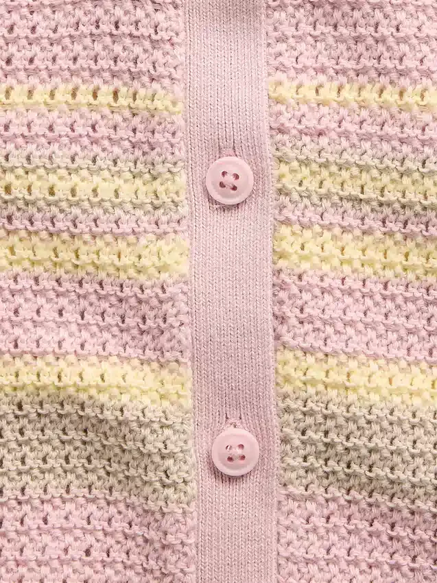 Set met gehaakt gestreept vestje voor baby’s