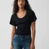 T-shirt met geribde ronde hals