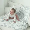 The Gilded Bird: bamboe babydeken met lente-toile-motief