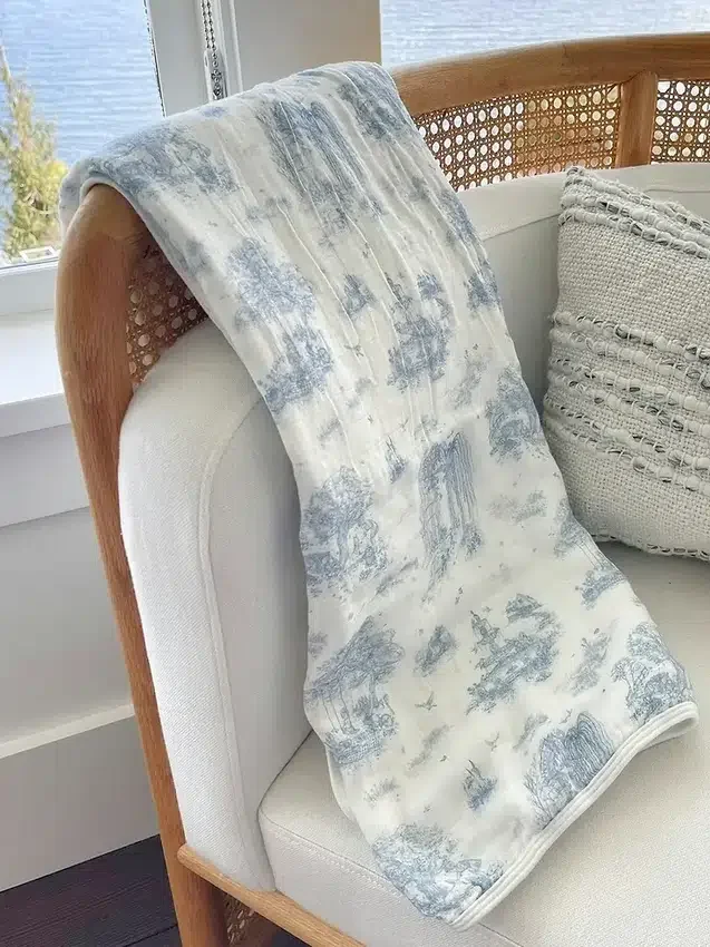 The Gilded Bird: bamboe babydeken met lente-toile-motief