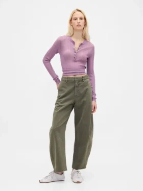 Twill-broek met middelhoge taille en wijde pijpen