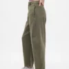 Twill-broek met middelhoge taille en wijde pijpen