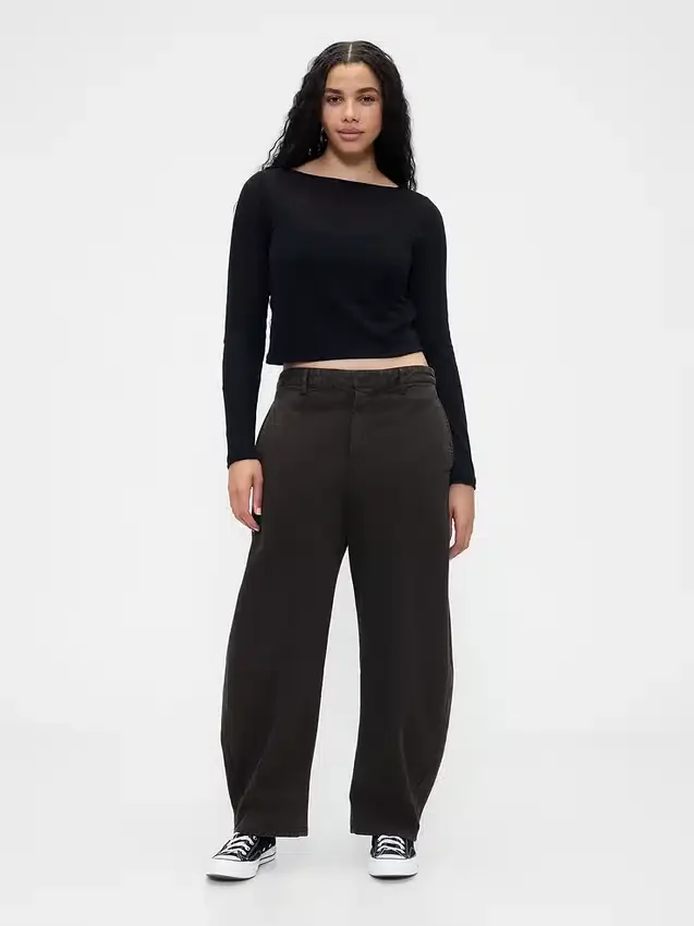 Twill-broek met middelhoge taille en wijde pijpen