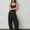 Twill-broek met middelhoge taille en wijde pijpen