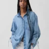 Ultrazacht denim overmaats overhemd met gerimpelde mouwen