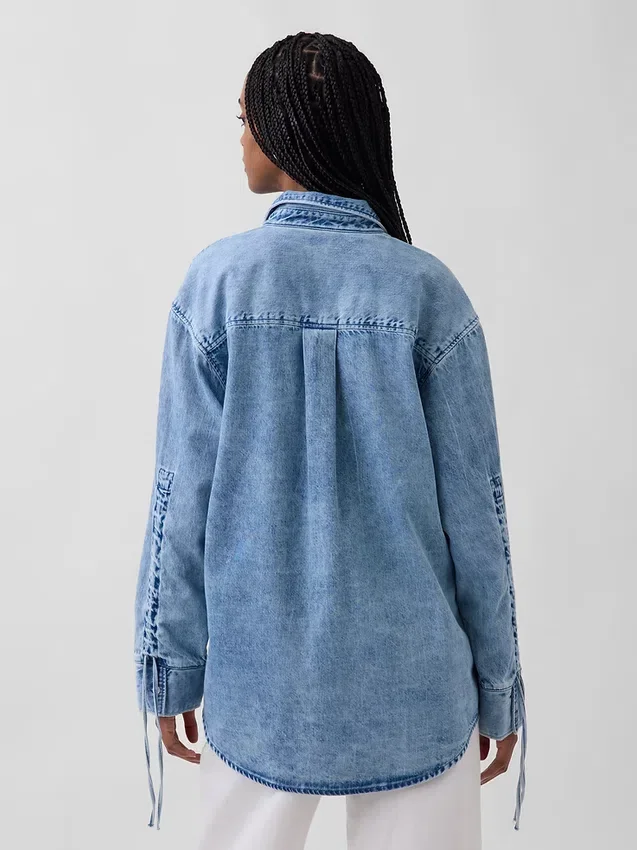 Ultrazacht denim overmaats overhemd met gerimpelde mouwen