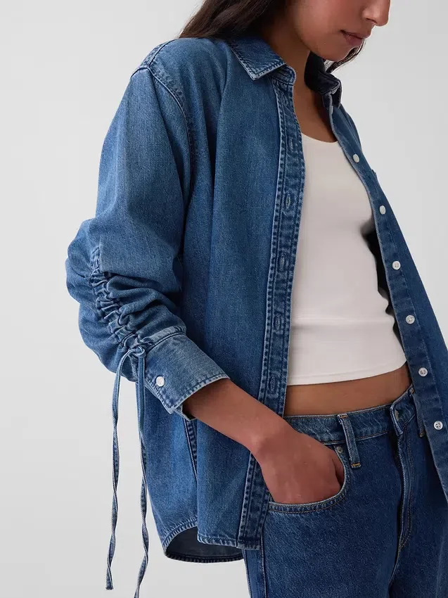 Ultrazacht denim overmaats overhemd met gerimpelde mouwen