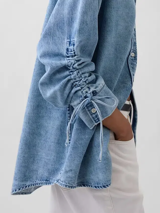 Ultrazacht denim overmaats overhemd met gerimpelde mouwen