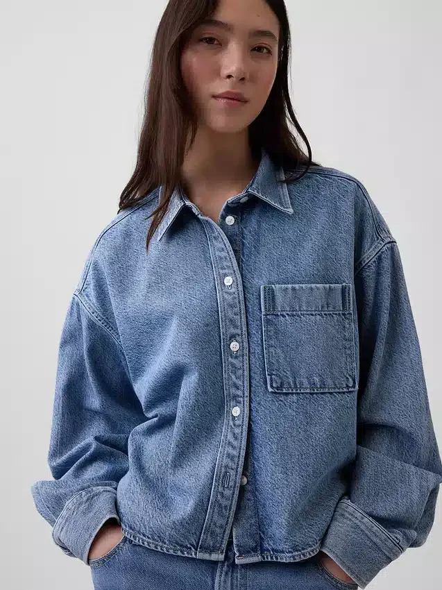 Ultrazacht denim oversized overhemd met rechte zoom en cropped lengte