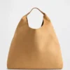 Vegan suède slouchy draagtas