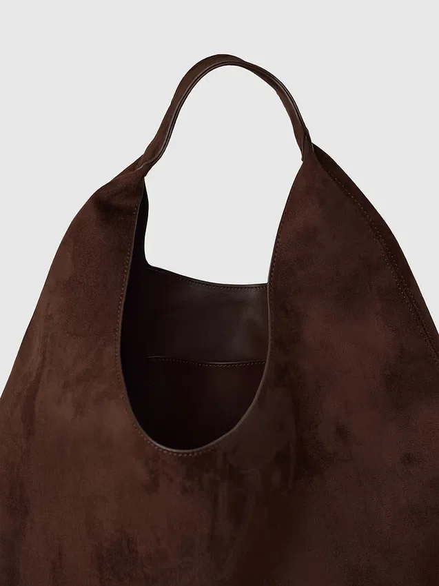 Vegan suède slouchy draagtas