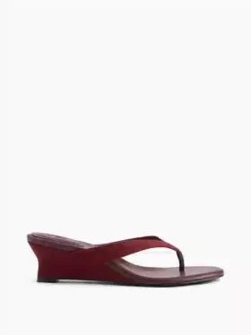 Veganistische leren sandalen met sleehak en teenslipper