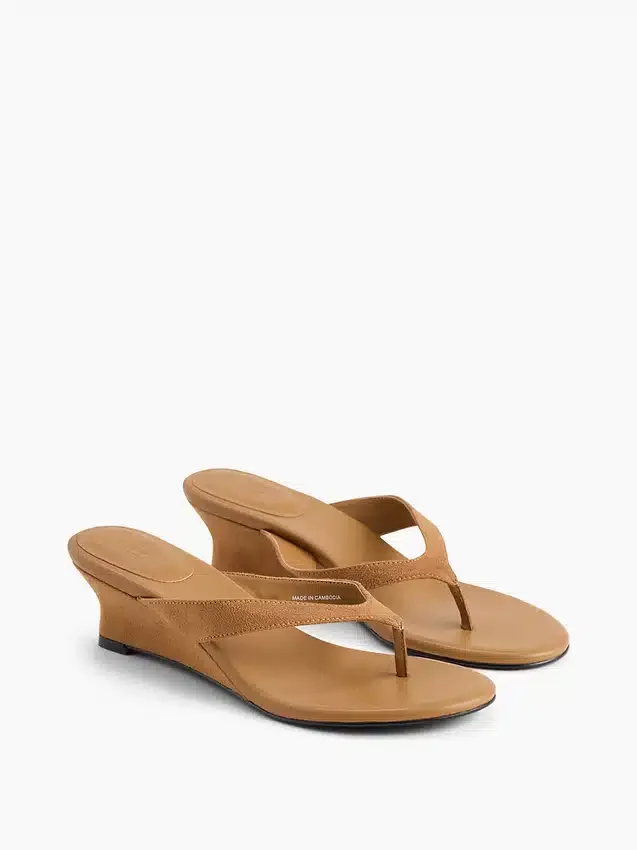 Veganistische leren sandalen met sleehak en teenslipper