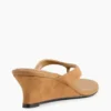 Veganistische leren sandalen met sleehak en teenslipper