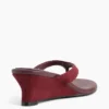 Veganistische leren sandalen met sleehak en teenslipper