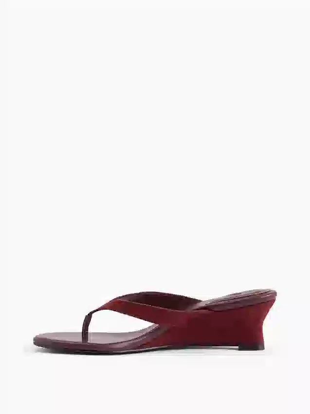 Veganistische leren sandalen met sleehak en teenslipper