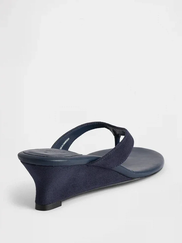 Veganistische leren sandalen met sleehak en teenslipper