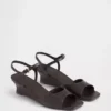 Veganistische sandalen met sleehak