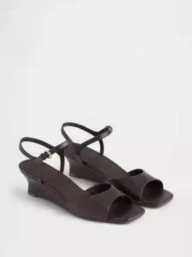Veganistische sandalen met sleehak