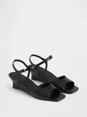 Veganistische sandalen met sleehak