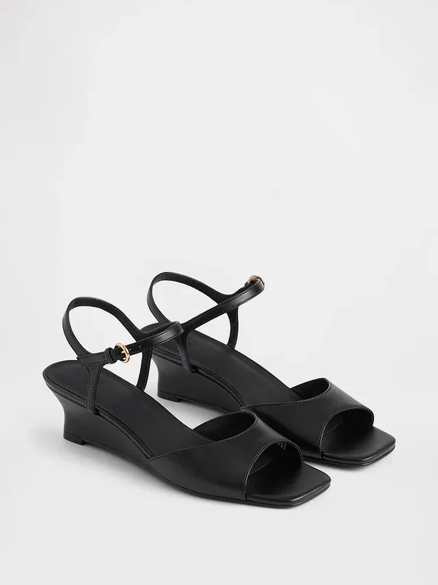 Veganistische sandalen met sleehak