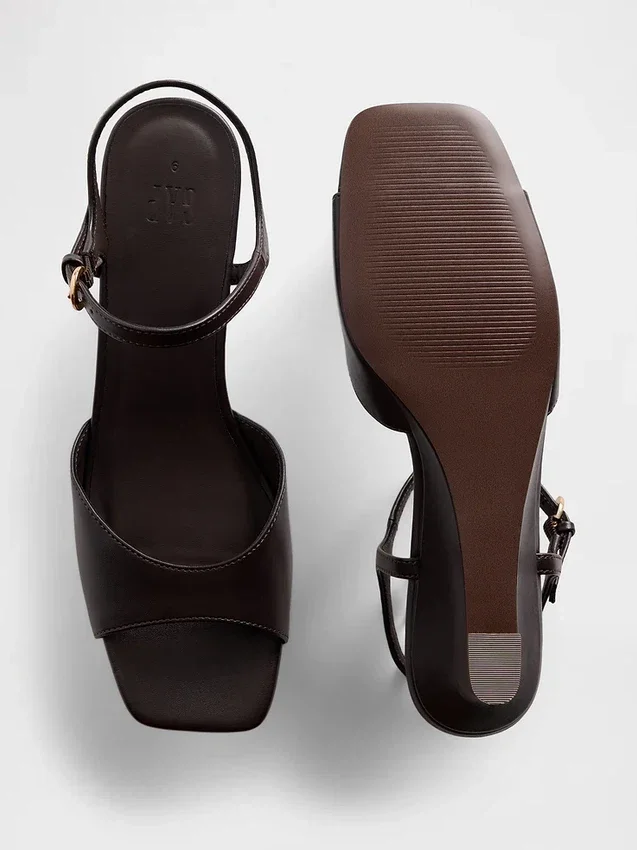 Veganistische sandalen met sleehak
