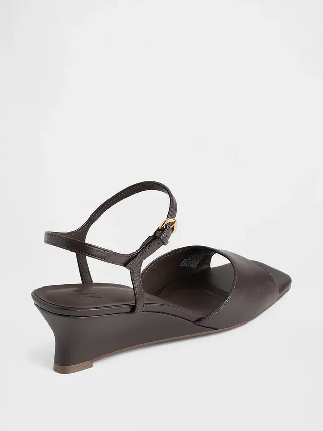 Veganistische sandalen met sleehak
